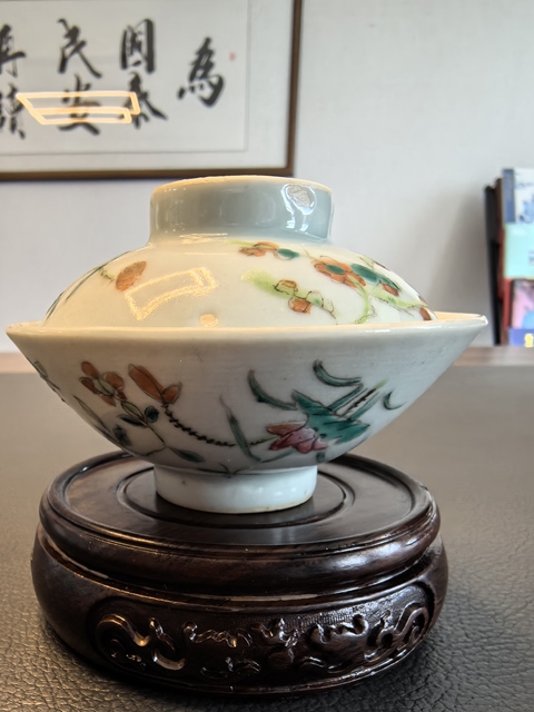 古玩陶瓷清晚·粉彩花卉紋蓋碗真品鑒賞圖