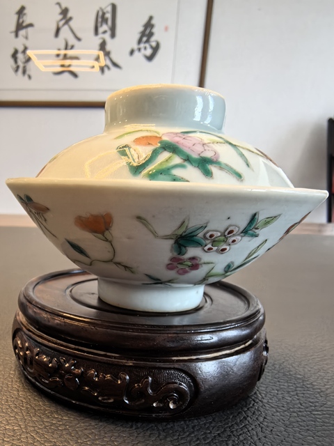 古玩陶瓷清晚·粉彩花卉紋蓋碗真品鑒賞圖