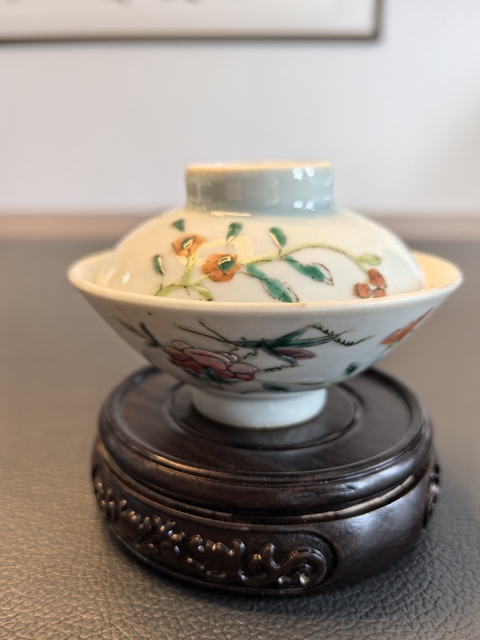 古玩陶瓷清晚·粉彩花卉紋蓋碗真品鑒賞圖