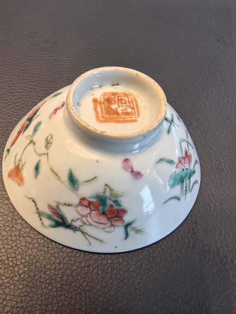 古玩陶瓷清晚·粉彩花卉紋蓋碗真品鑒賞圖