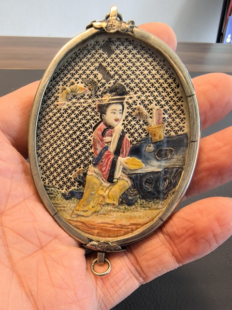 古玩陶瓷民國礦物彩***少女思春暗春宮掛墜拍賣,當(dāng)前價(jià)格1680元
