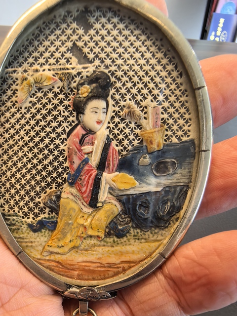 古玩陶瓷民國礦物彩***少女思春暗春宮掛墜拍賣,當(dāng)前價(jià)格1680元