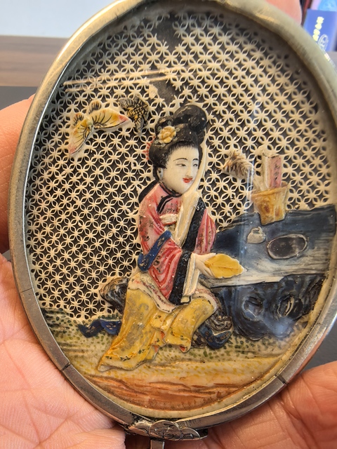 古玩陶瓷民國礦物彩***少女思春暗春宮掛墜拍賣,當(dāng)前價(jià)格1680元
