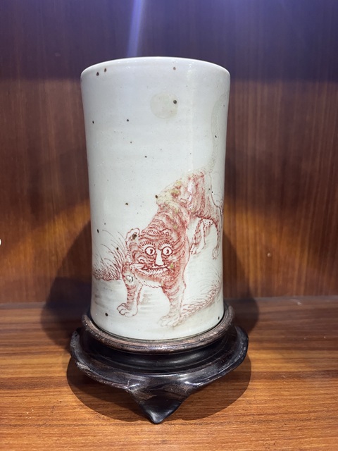 古玩陶瓷釉里紅虎紋筆筒拍賣，當(dāng)前價格12000元