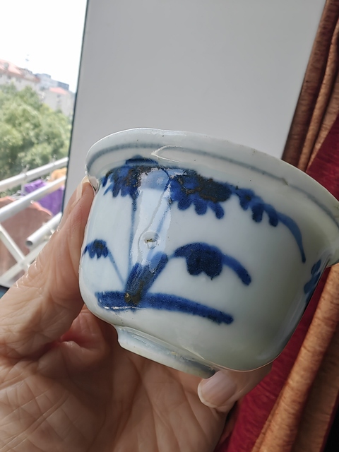 古玩陶瓷青花竹菊圖茶杯真品鑒賞圖