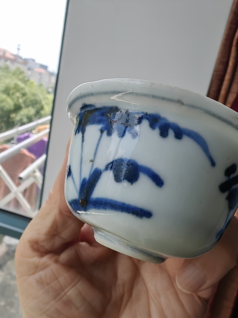 古玩陶瓷青花竹菊圖茶杯真品鑒賞圖