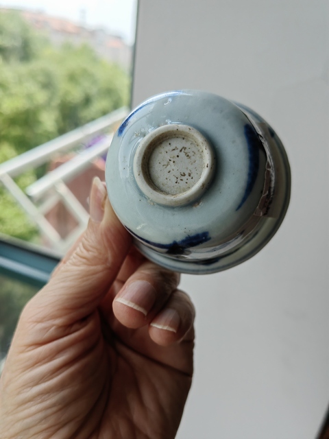 古玩陶瓷青花竹菊圖茶杯真品鑒賞圖