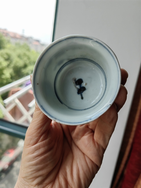 古玩陶瓷青花竹菊圖茶杯真品鑒賞圖