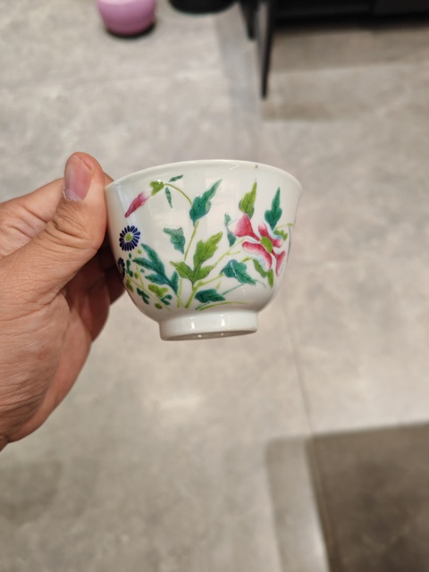 古玩陶瓷花卉紋粉彩杯真品鑒賞圖