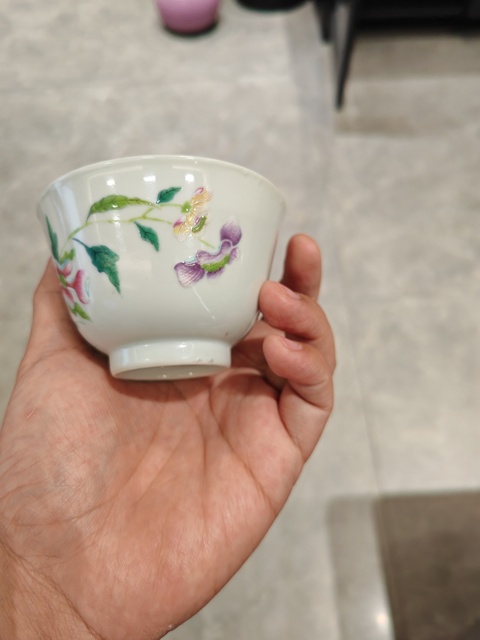 古玩陶瓷花卉紋粉彩杯真品鑒賞圖