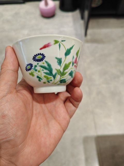 古玩陶瓷花卉紋粉彩杯真品鑒賞圖