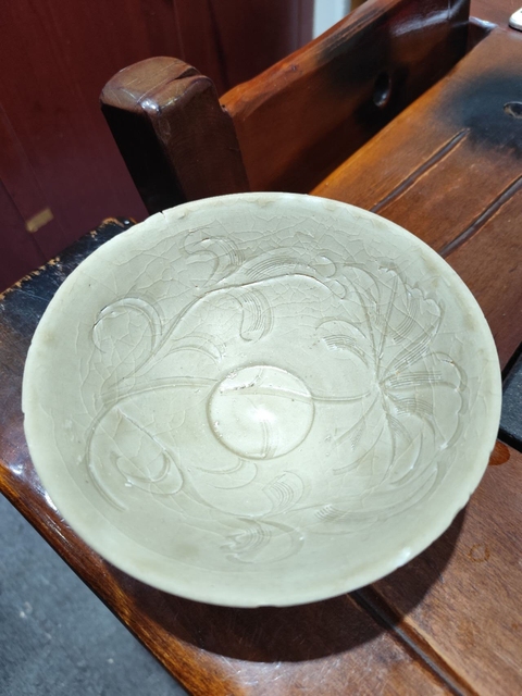 古玩陶瓷宋代湖田窯刻花葵口碗真品鑒賞圖