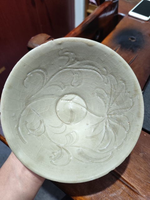 古玩陶瓷宋代湖田窯刻花葵口碗真品鑒賞圖