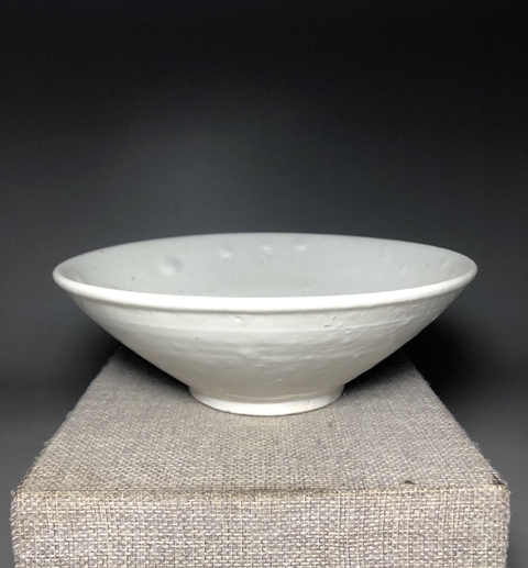 古玩陶瓷館藏級珍品五代十國“邢窯”白瓷唇口大碗拍賣,當前價格2980元