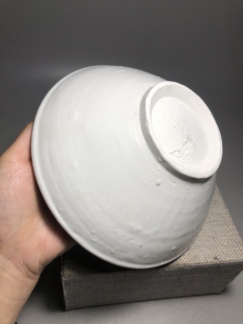 古玩陶瓷館藏級珍品五代十國“邢窯”白瓷唇口大碗拍賣,當前價格2980元