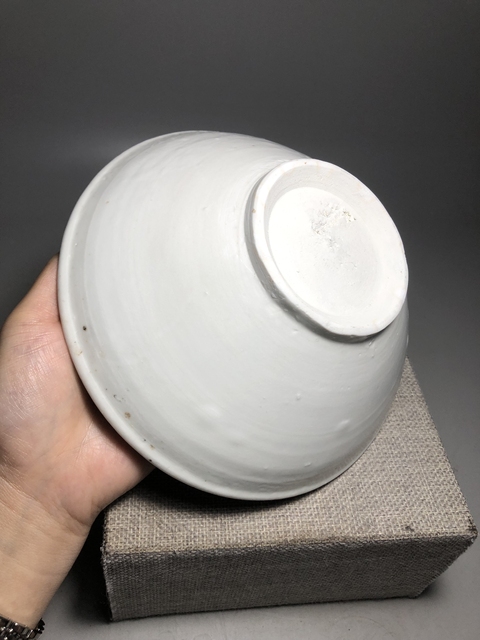 古玩陶瓷館藏級珍品五代十國“邢窯”白瓷唇口大碗拍賣,當前價格2980元