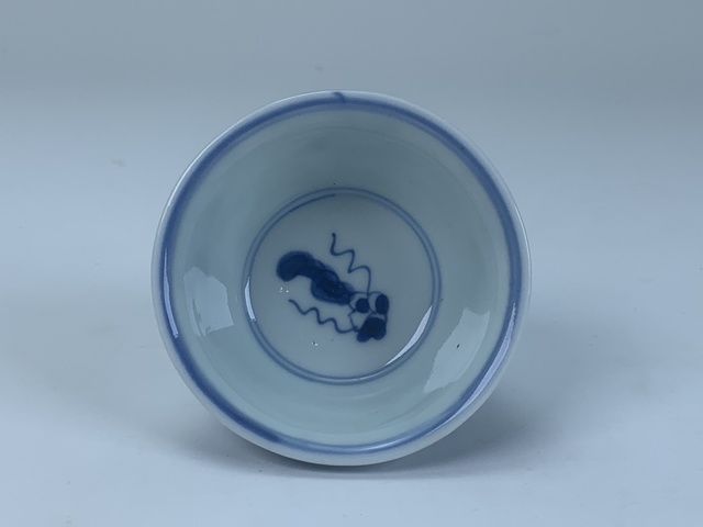 古玩陶瓷清康熙·青花松鼠葡萄紋杯碟真品鑒賞圖