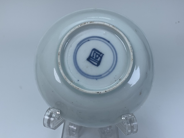 古玩陶瓷清康熙·青花松鼠葡萄紋杯碟真品鑒賞圖