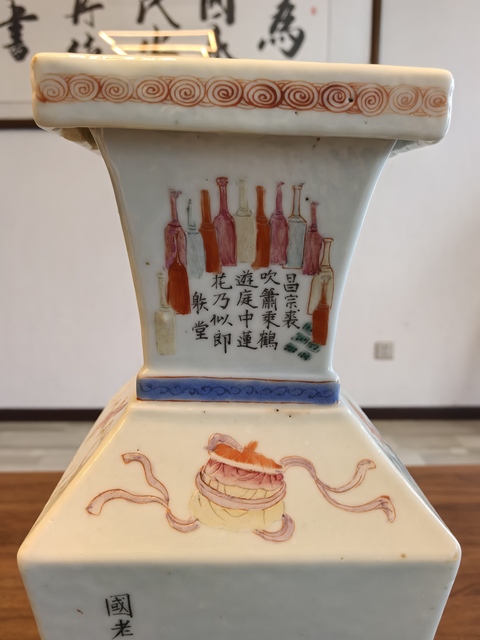 古玩陶瓷民國(guó)粉彩無(wú)雙譜人物詩(shī)文四方瓶拍賣(mài)，當(dāng)前價(jià)格9800元