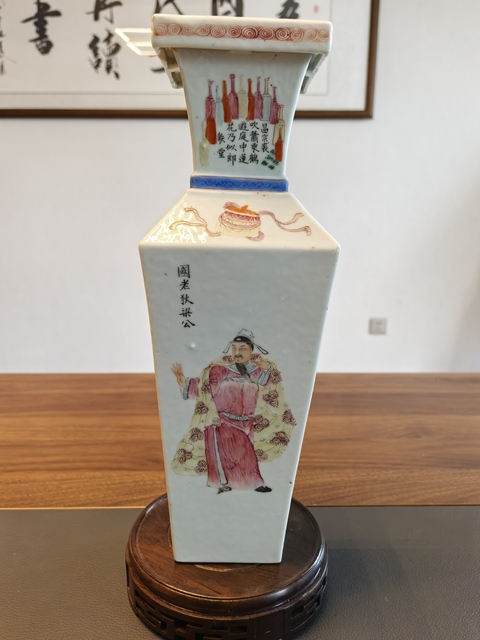 古玩陶瓷民國(guó)粉彩無(wú)雙譜人物詩(shī)文四方瓶拍賣(mài)，當(dāng)前價(jià)格9800元