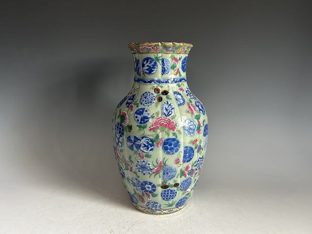 古玩陶瓷清中·青花加彩包袱瓶真品鑒賞圖