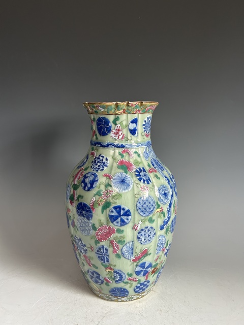 古玩陶瓷清中·青花加彩包袱瓶真品鑒賞圖