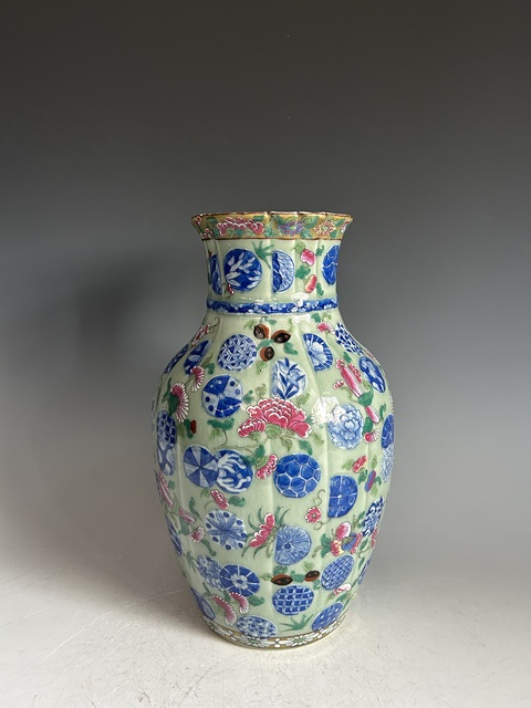 古玩陶瓷清中·青花加彩包袱瓶真品鑒賞圖