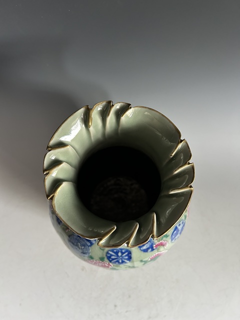 古玩陶瓷清中·青花加彩包袱瓶真品鑒賞圖