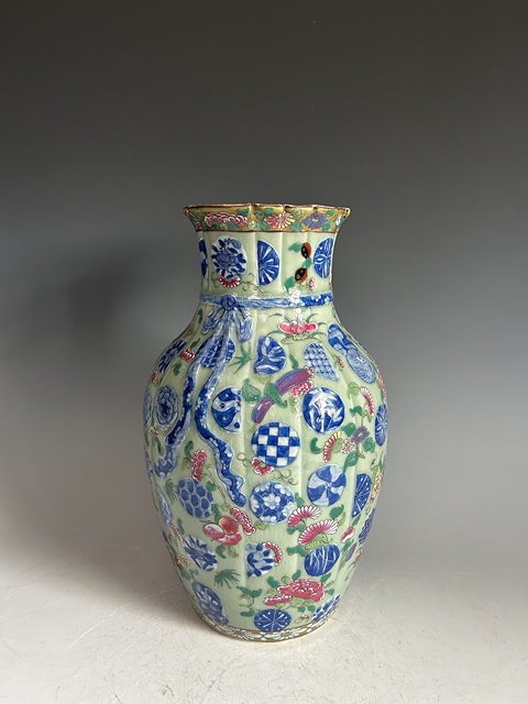 古玩陶瓷清中·青花加彩包袱瓶真品鑒賞圖