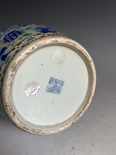 古玩陶瓷清中·青花加彩包袱瓶真品鑒賞圖