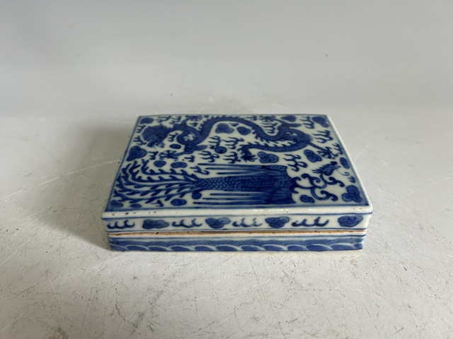 古玩陶瓷明·萬歷青花龍鳳紋墨盒真品鑒賞圖