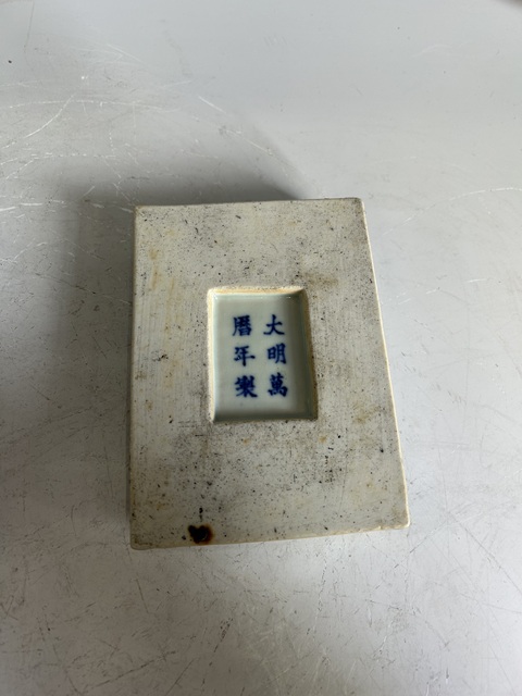 古玩陶瓷明·萬歷青花龍鳳紋墨盒真品鑒賞圖