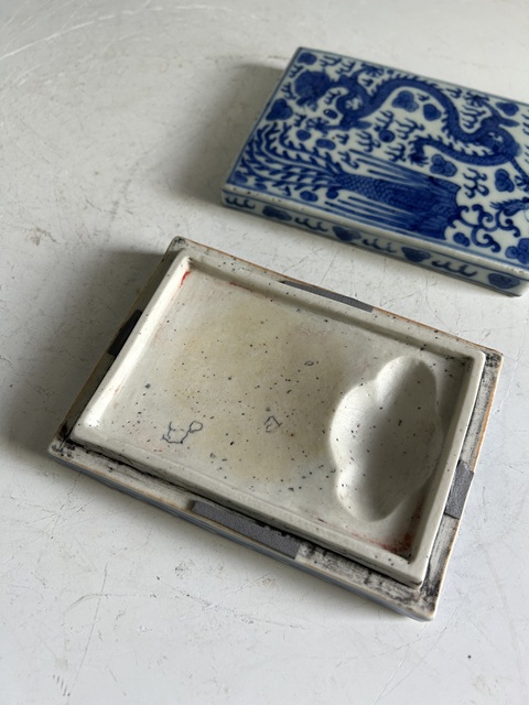 古玩陶瓷明·萬歷青花龍鳳紋墨盒真品鑒賞圖