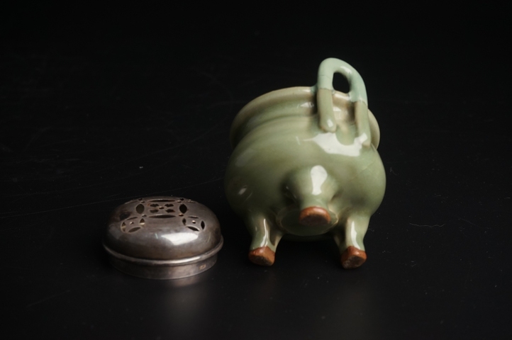 古玩陶瓷元末明初·青釉雙耳三足爐真品鑒賞圖