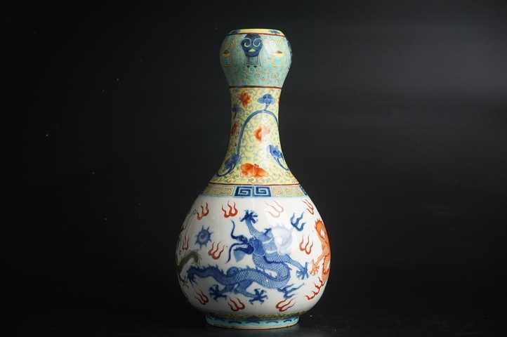 古玩陶瓷晚清·青花礬紅粉彩云龍紋蒜頭瓶真品鑒賞圖