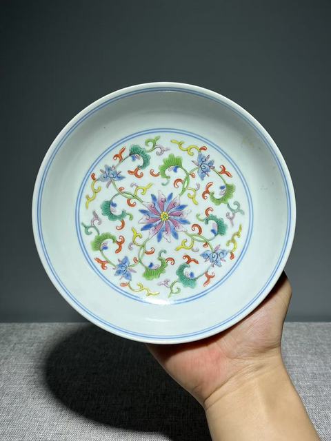 古玩陶瓷粉彩花卉紋臥盤真品鑒賞圖