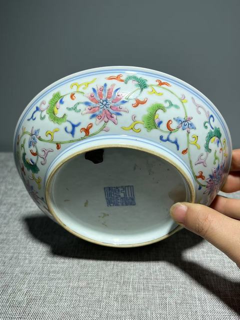 古玩陶瓷粉彩花卉紋臥盤真品鑒賞圖