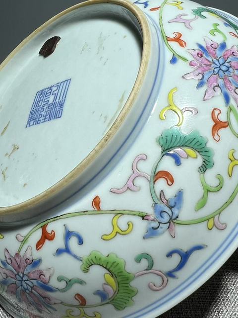 古玩陶瓷粉彩花卉紋臥盤真品鑒賞圖