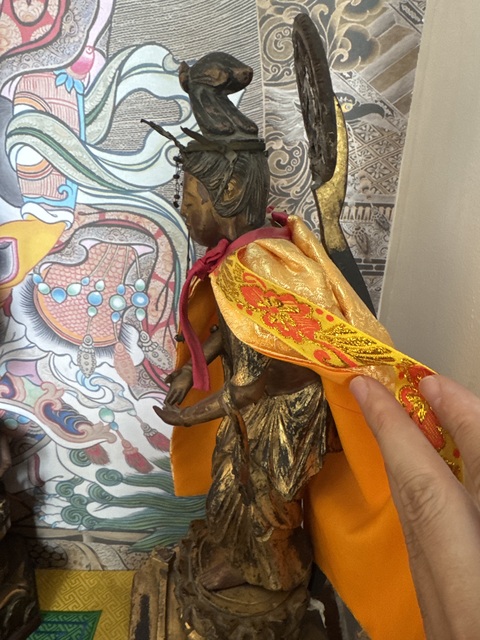 古玩雜項木雕金漆造像真品鑒賞圖