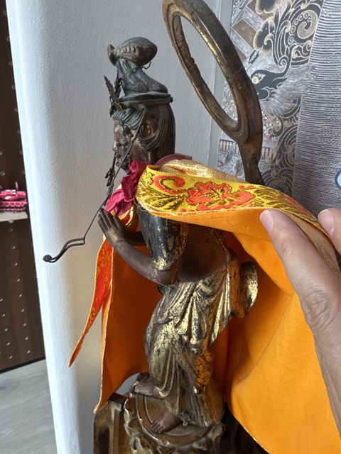 古玩雜項木雕金漆造像真品鑒賞圖