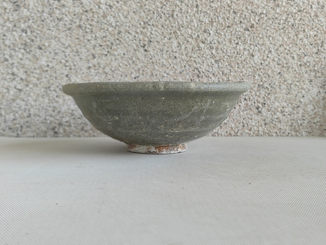 古玩陶瓷龍泉青瓷印花碗拍賣，當(dāng)前價(jià)格398元