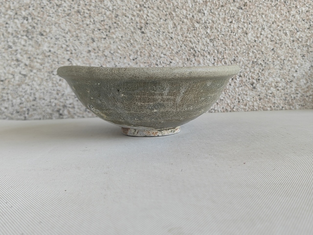 古玩陶瓷龍泉青瓷印花碗拍賣，當(dāng)前價(jià)格398元