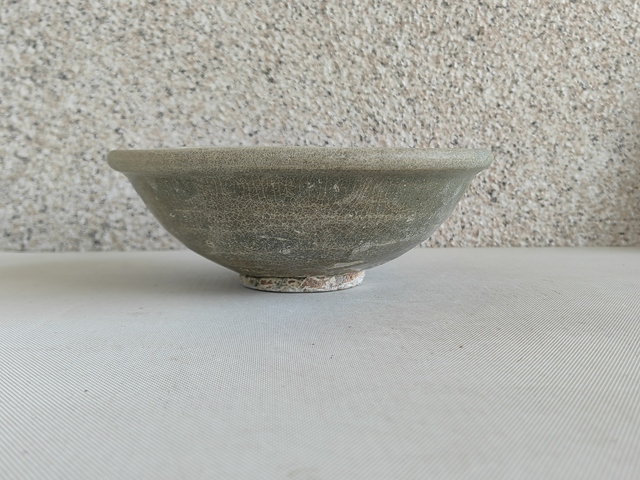 古玩陶瓷龍泉青瓷印花碗拍賣，當(dāng)前價(jià)格398元