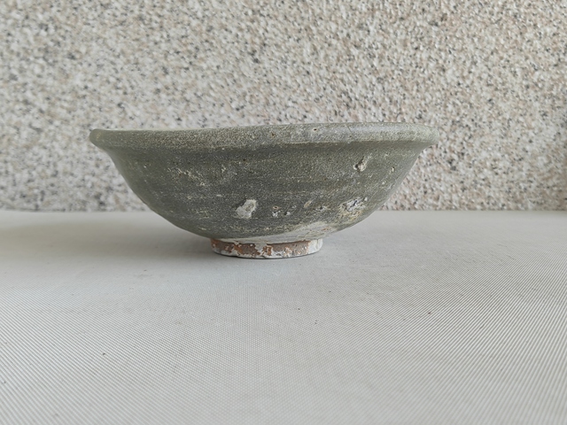 古玩陶瓷龍泉青瓷印花碗拍賣，當(dāng)前價(jià)格398元