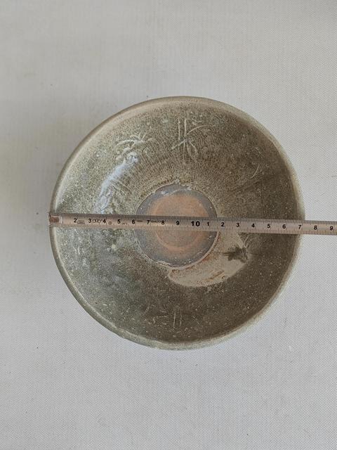 古玩陶瓷龍泉青瓷印花碗拍賣，當(dāng)前價(jià)格398元