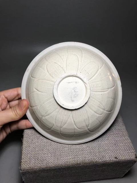 古玩陶瓷青白釉刻仰蓮紋盤真品鑒賞圖