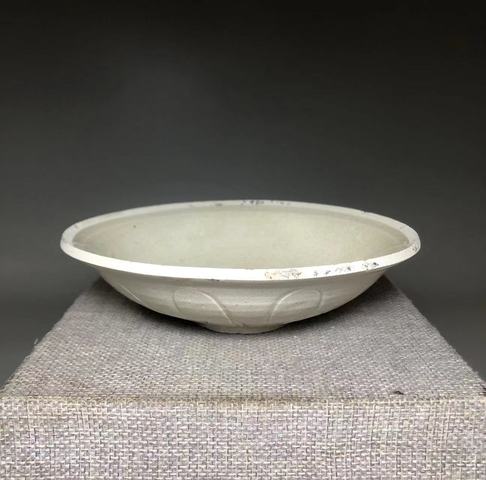 古玩陶瓷青白釉刻仰蓮紋盤真品鑒賞圖