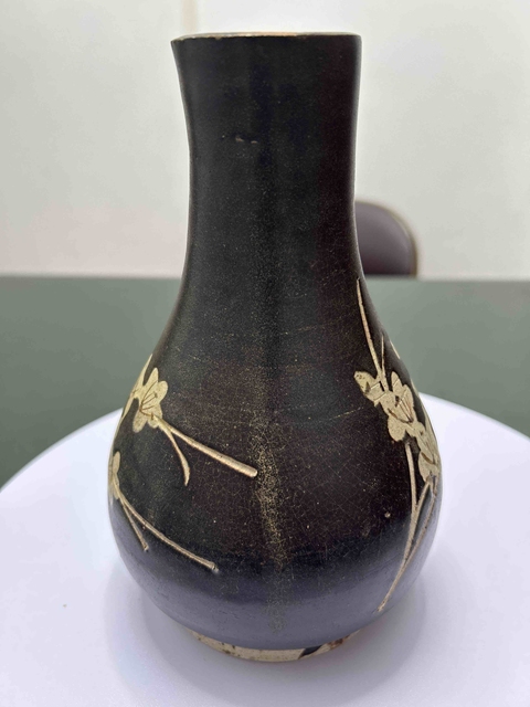 古玩陶瓷吉州窯刻花膽瓶真品鑒賞圖
