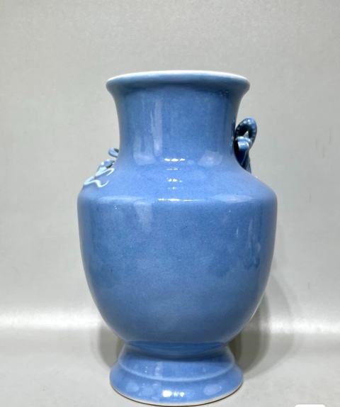 古玩陶瓷藍釉螭龍瓶拍賣,當前價格12000元