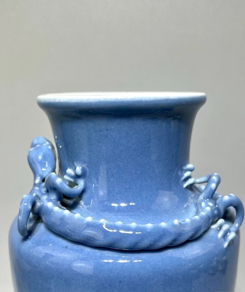古玩陶瓷藍釉螭龍瓶拍賣,當前價格12000元